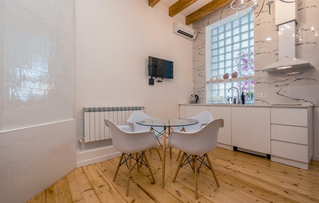 Irina'S Cozy Apartment #21 Tbilisi Bagian luar foto